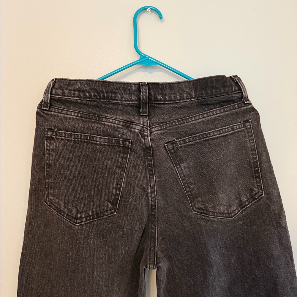 Abercrombie & Fitch Faded Black — 90’s Relaxed High Rise Frayed Hem Cropped Jean - Picture 6 of 7